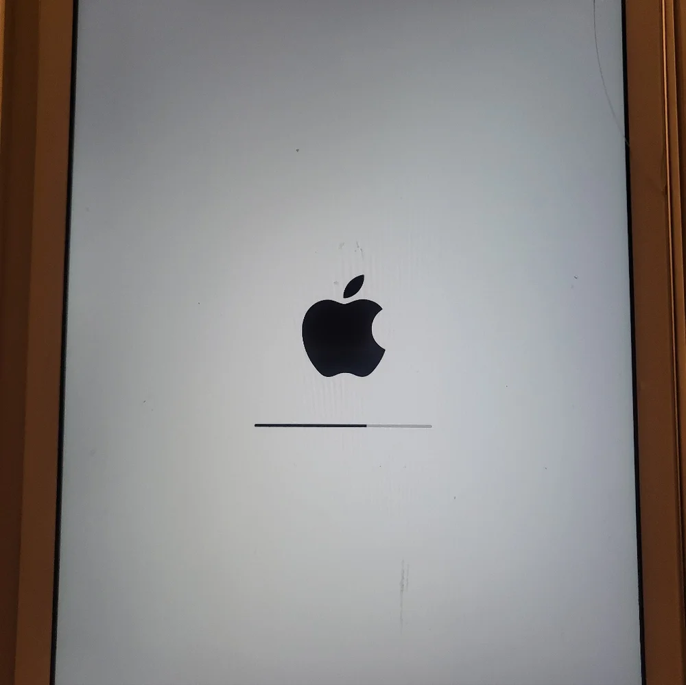 IPAD 5TH GENERATION with Protective Case